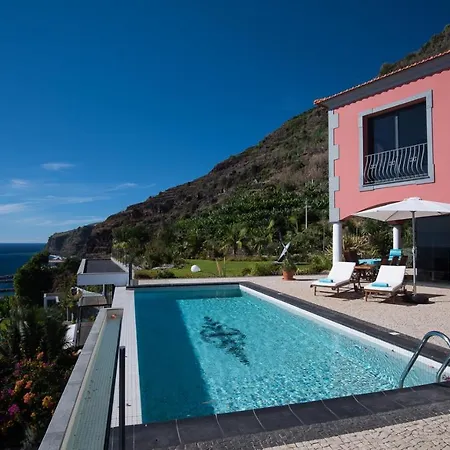 Luxury Ocean Front Villla *