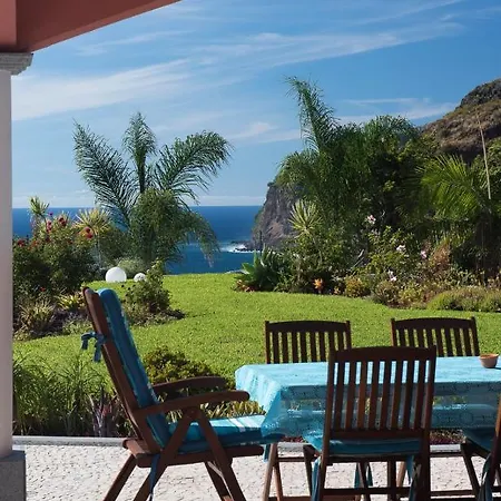 Luxury Ocean Front Villla *