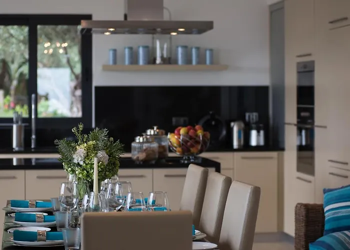 Luxury Ocean Front Villla فيلة كالهيتا